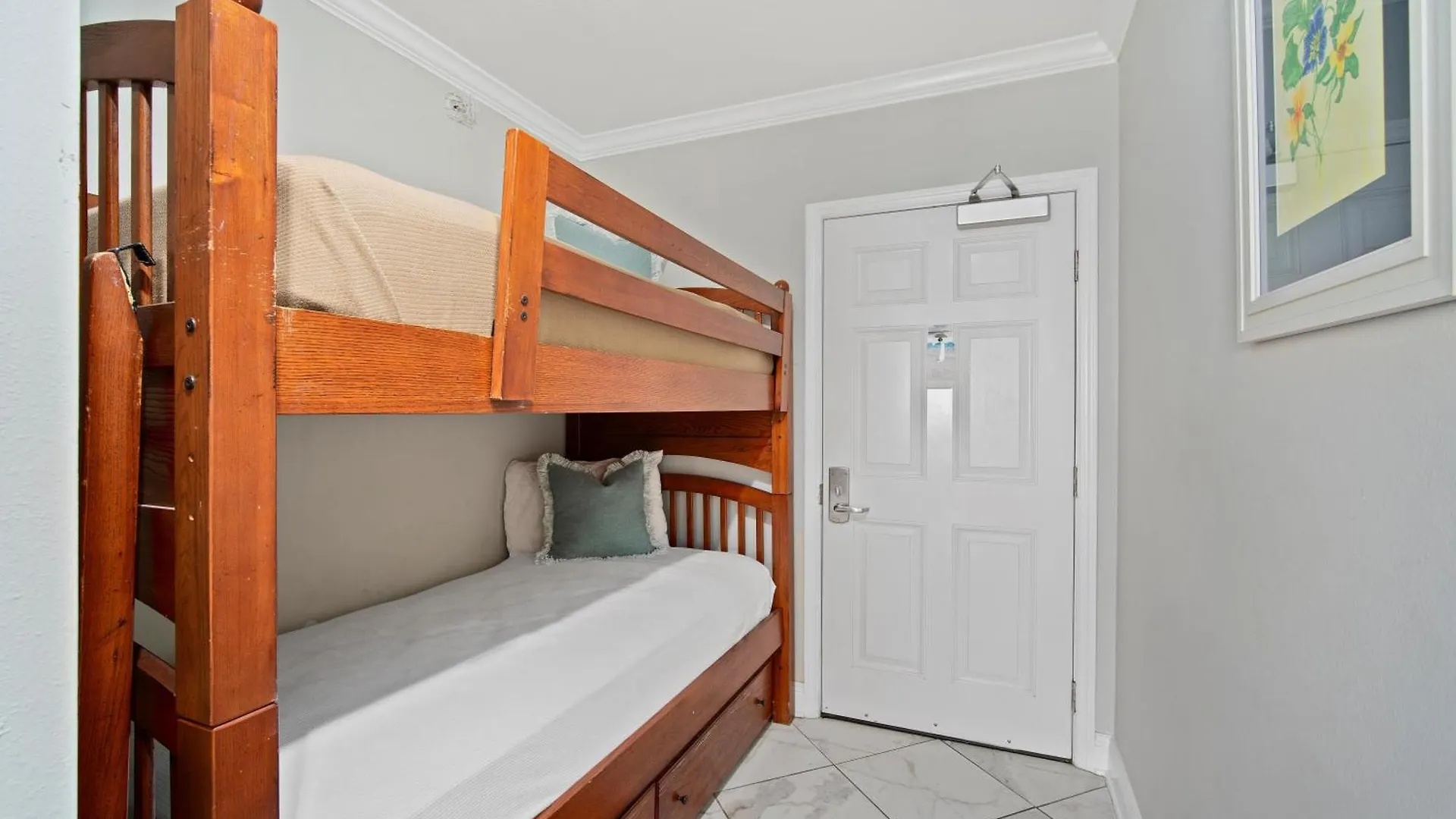 Emerald Beach 2325 Панама-Сити